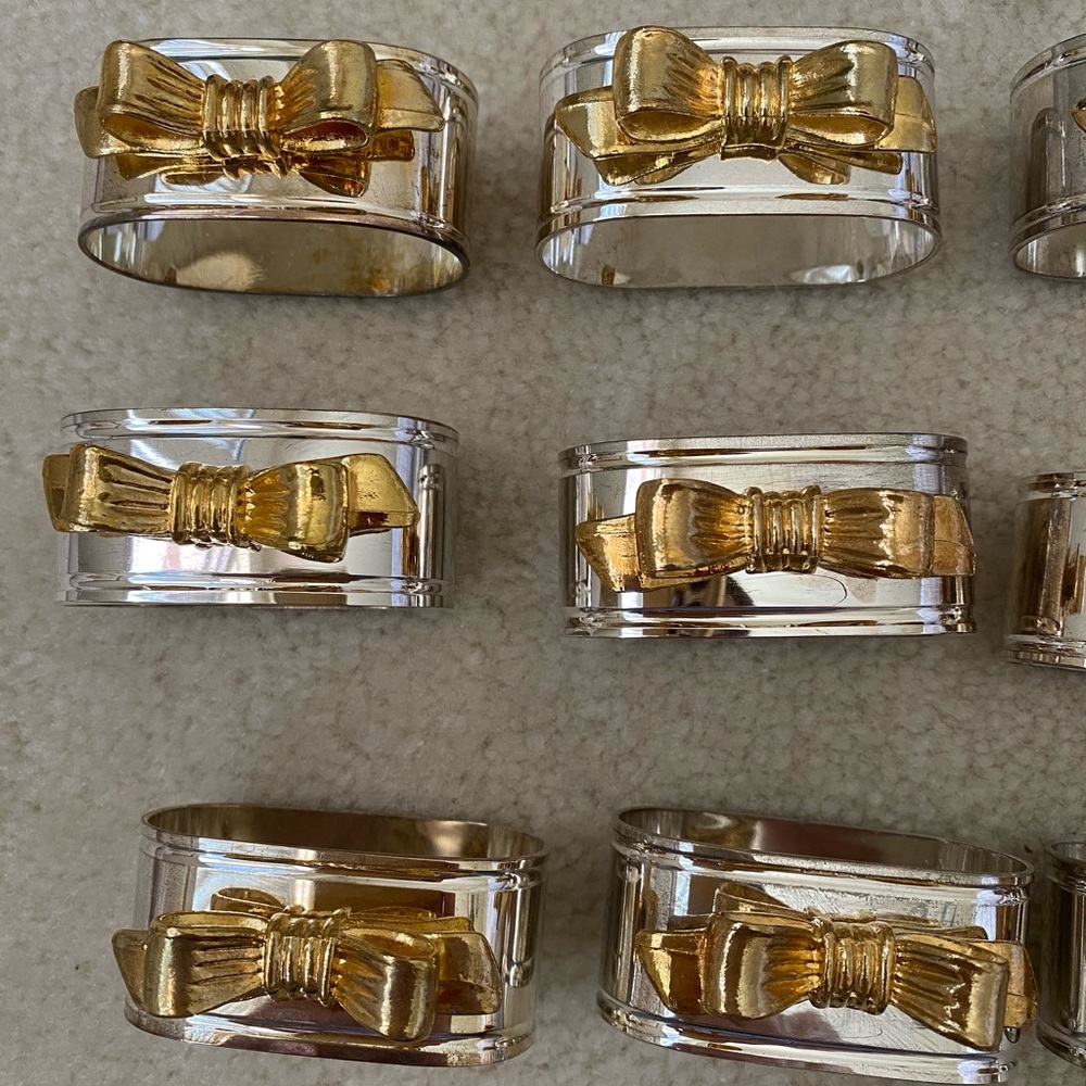 14 Napkin holders